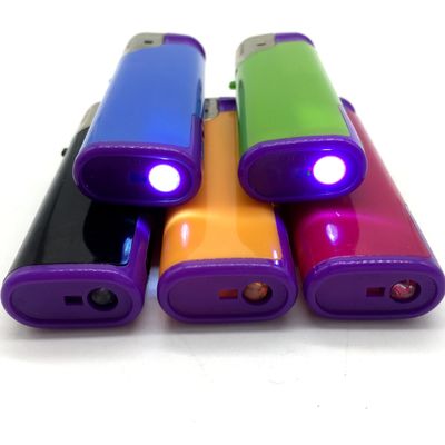 Individuelle Anforderung Elektronische Einweg-Winddichte mit LED aus der Individualisierung